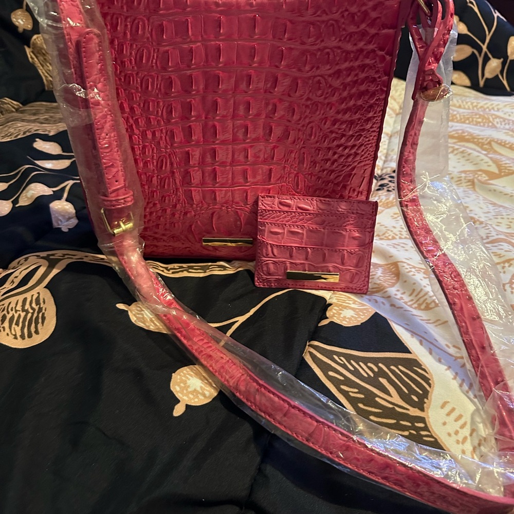 Elegant Pink Crocodile-Embossed Women's Bag